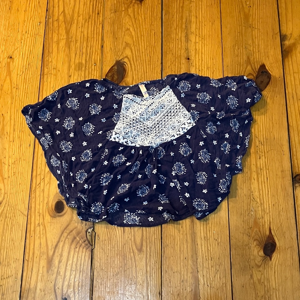 Xhilaration Navy Floral Short Sleeve Tee